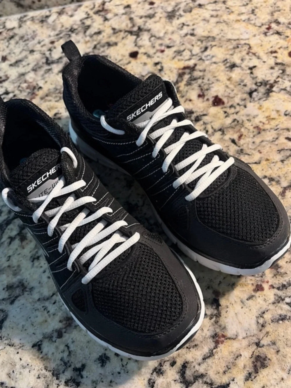 SKECHERS♦️DUAL LITE SNEAKER